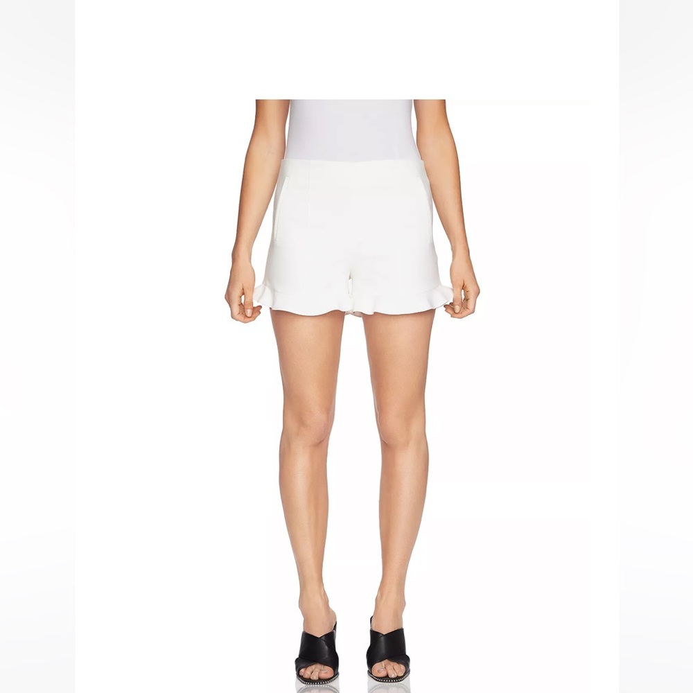 💕NWT 1 State White Ruffle Hem Shorts